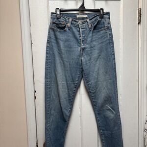 Levi Strauss  Women's Wedgy Straight Cut .Cut Off Bottom Leg Jeans  Size 28